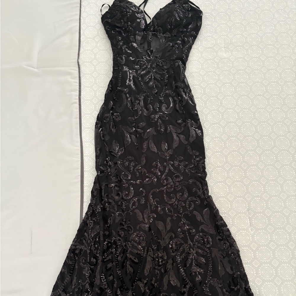 Elegant Black Lace Evening Gown